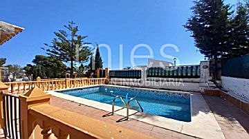 A1419301 Venta de casas/chalet con piscina y terraza en Montroy
