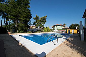 Imagen 1 Venta de casa con piscina en Cumbres de Calicanto-Manyes-Barbeta (Torrent)