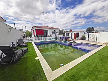 Foto Venta de casa con piscina y terraza en La Pobla de Vallbona , La pobla de Vallbona
